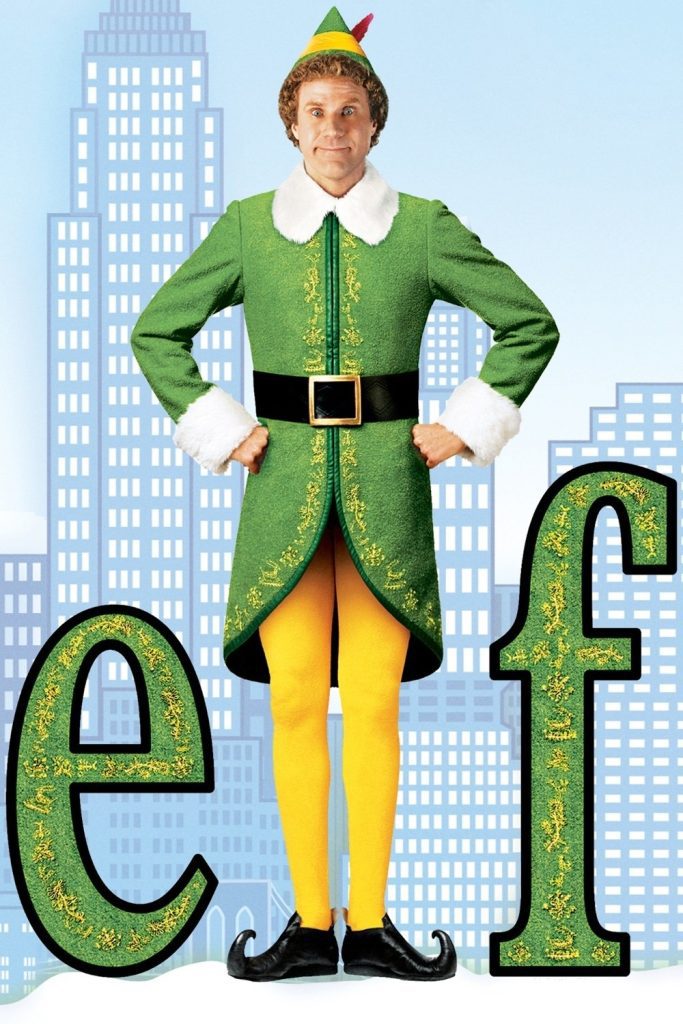 Filmposter van Elf: een man in gele maillot en groene jas met groen hoedje (kerstelf) staan tussen een groene letter E en F. Lichtblauwe achtergrond met Amerikaans stadsgezicht.