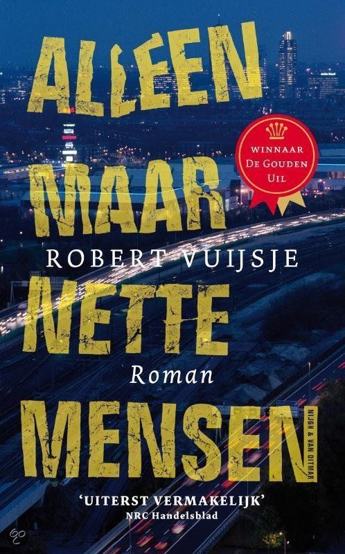 Kaft van Alleen maar nette mensen: donkerblauwige foto van een stadsgezicht. Eroverheen in golvende gele letters de titel.
