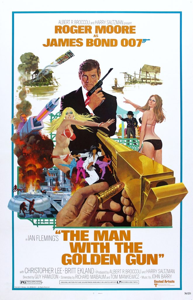Filmposter van The man with the golden gun: getekende poster met witte achtergrond. Op de voorgrond James Bond met getrokken wapen en om hem heen enkele vrouwen, explosies en een groot gouden pistool dat op hem is gericht.