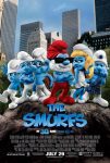 Filmposter van The Smurfs: voor de skyline van New York, gezien vanuit Central Park, staan Grote Smurf met een zonnebril, Smurfin, potige smurf, brilsmurf en nog twee smurfen.