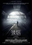 Filmposter van Night train to Lisbon: een duister treinstation met een groot halfronde ruit waardoor wit licht naar binnen schijnt. Op een verlaten perron loopt één iemand weg van de kijker.
