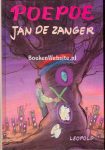 Kaft van het boek Poepoe, in paarsige tinten zien we een grote boom met diverse tekeningen erop en een jongen in groene jas die de boom knuffelt.