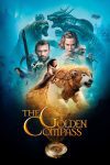 Filmposter van The Golden Compass: op de achtergrond in blauwtinten twee vechtende dieren, daarvoor vijf hoofdrolspelers en op e voorgrond een gepantserde ijsbeer met een berijder. Daarvoor nog de titel in gouden letters en een gouden kompas.