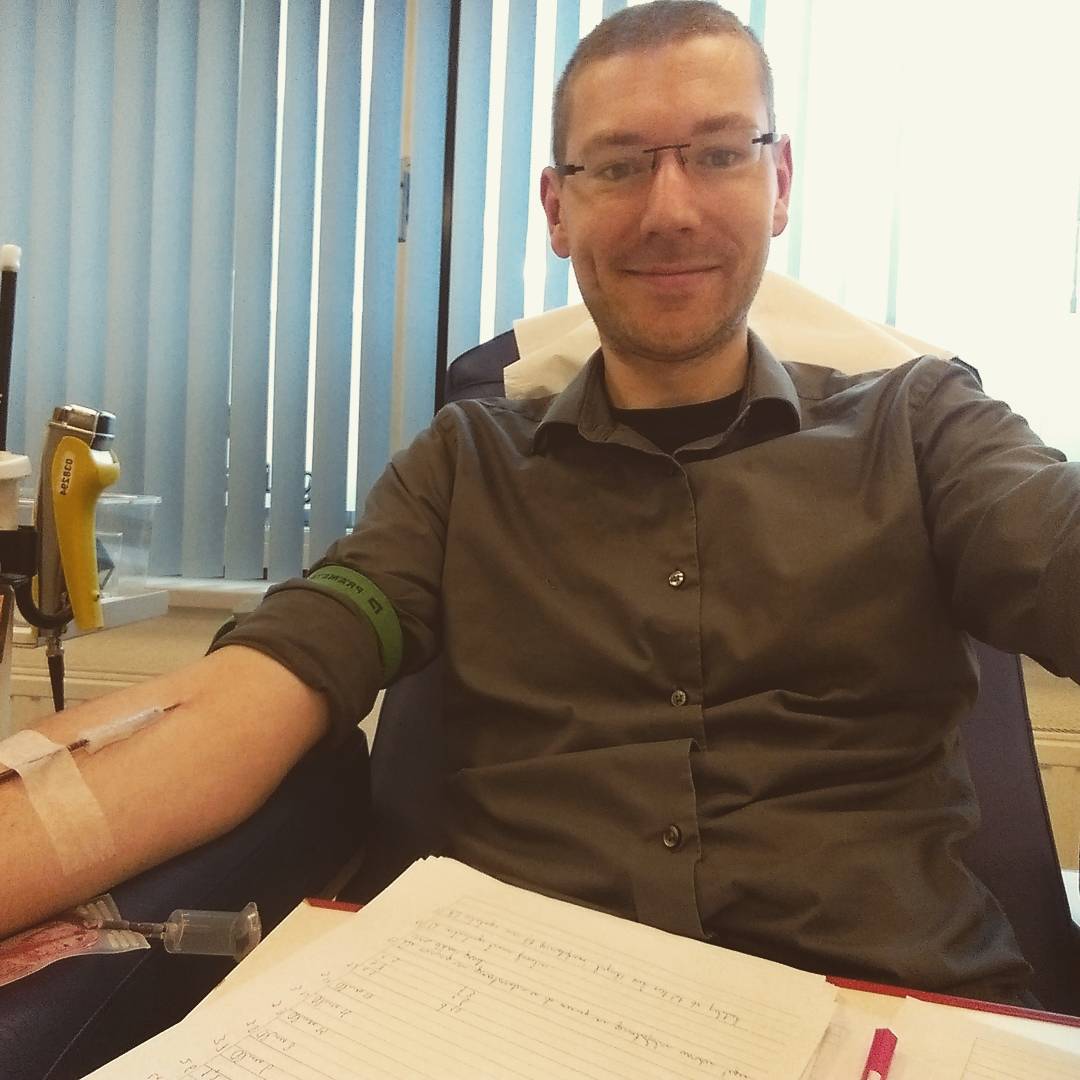 Bloed geven en nakijken gaat prima samen @drknippenberg en @SanquinNL