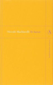 Kaft van De heerser van Machiavelli. Gele kaft met twee horizontale en twee verticale donkere stippellijntjes. In het kader dat zo ontstaat staan titel en auteur.