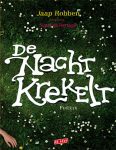 De kaft van De nacht krekelt van Jaap Robben, een grasveld met witte bloemetjes van bovenaf gefotografeerd, met daaroverheen de titel in witte letters.